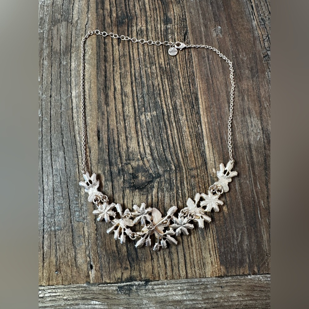 Delicate butterflies and Floral Gold Necklace - Picture 7 of 8